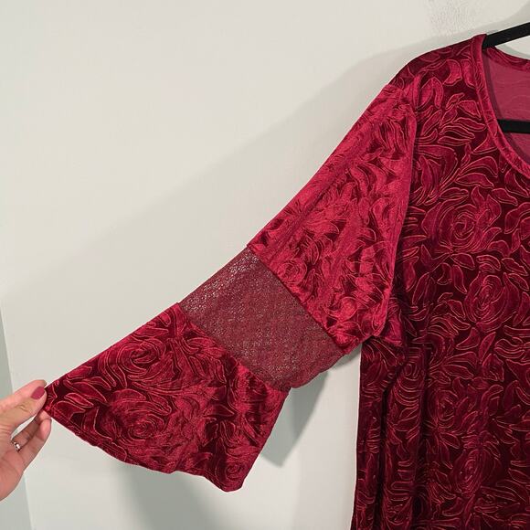 NY Collection Women Red Velvet Bell Sleeves Asymmetrical Hem Blouse Size 2X - Picture 6 of 7